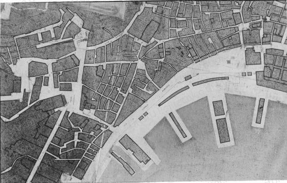 Riproduzione della planimetria di una nuova sistemazione per l'area portuale. Positivo, bianco e nero, 91x143 mm,  album giallo n.5, pag.9.