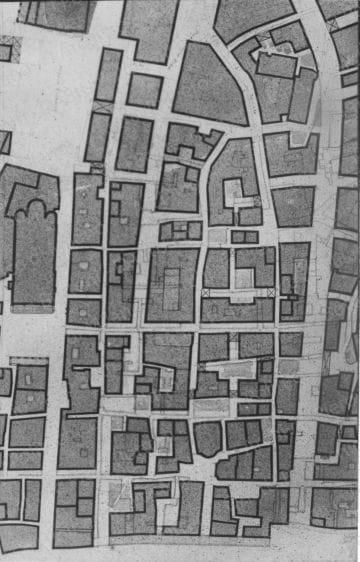 Riproduzione della planimetria di una nuova sistemazione per un'area del centro storico. Positivo, bianco e nero, 143x92 mm,  album giallo n.5, pag.14.