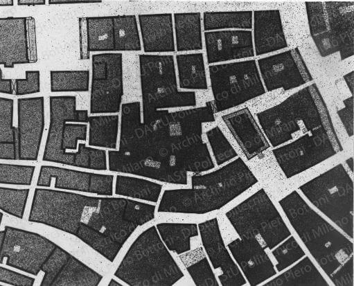 Riproduzione della planimetria dello stato di fatto di un'area del centro storico. Positivo, bianco e nero, 105x130 mm,  album giallo n.5, pag.19.