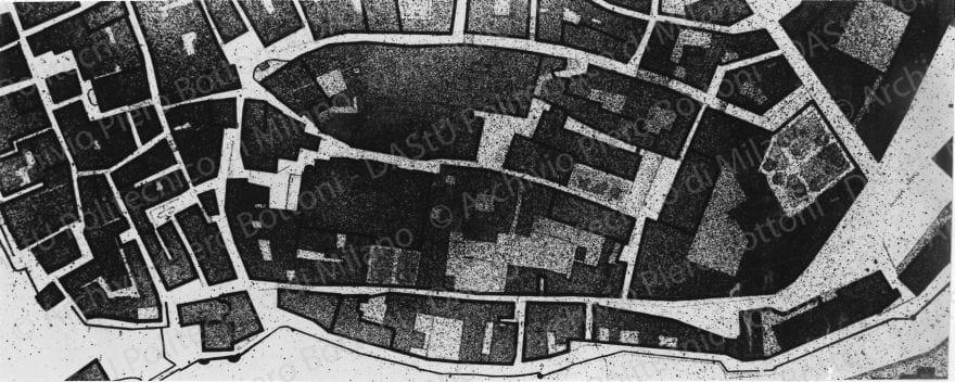 Riproduzione della planimetria dello stato di fatto di un'area del centro storico. Positivo, bianco e nero, 89x223 mm,  album giallo n.5, pag.20.