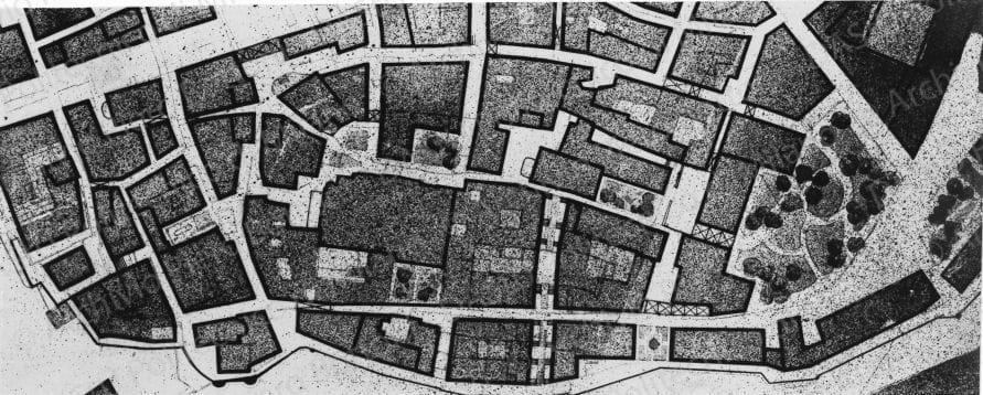 Riproduzione della planimetria di una nuova sistemazione per un'area del centro storico. Positivo, bianco e nero, 89x225 mm,  album giallo n.5, pag.20.