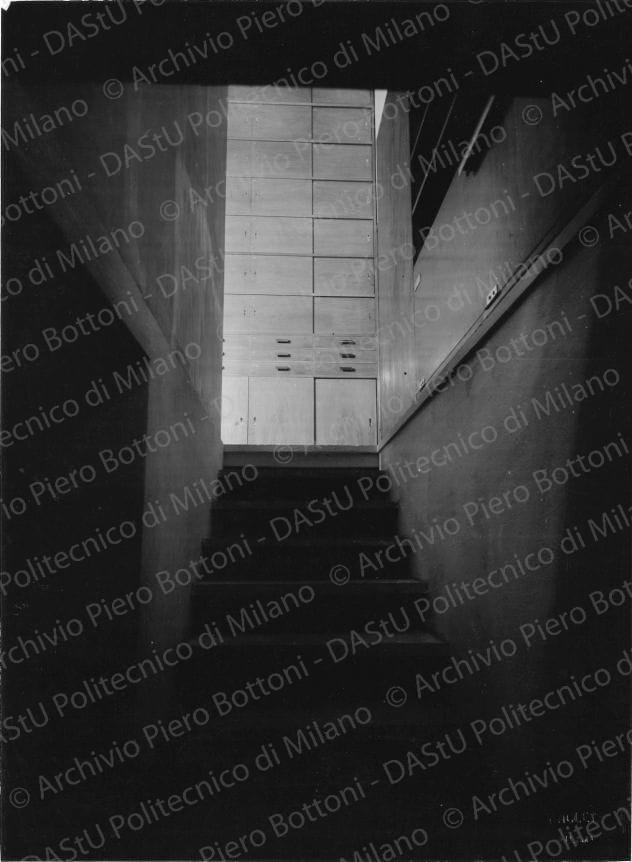 Veduta della scala per il magazzino sotterraneo. Timbro a secco "Paoletti fotografo Milano". Positivo, bianco e nero, 219x160 mm, album giallo n.6, pag.15.