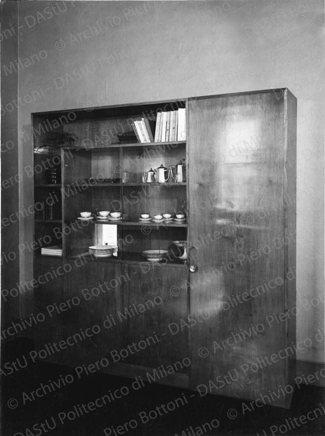 Veduta del "Mobile grande della sala da pranzo". Positivo, bianco e nero, 222x164 mm, album giallo n. 8, pag. 21.
