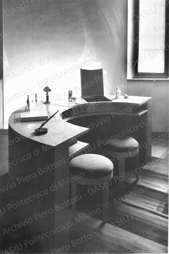 Veduta della "Toeletta doppia separabile in due o toeletta-scrivania". Positivo, bianco e nero, 218x145 mm, album giallo n. 8, pag. 23.