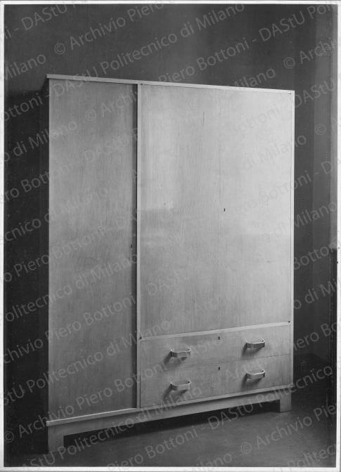 Positivo, bn, mm 165x227. Album nero n.6.