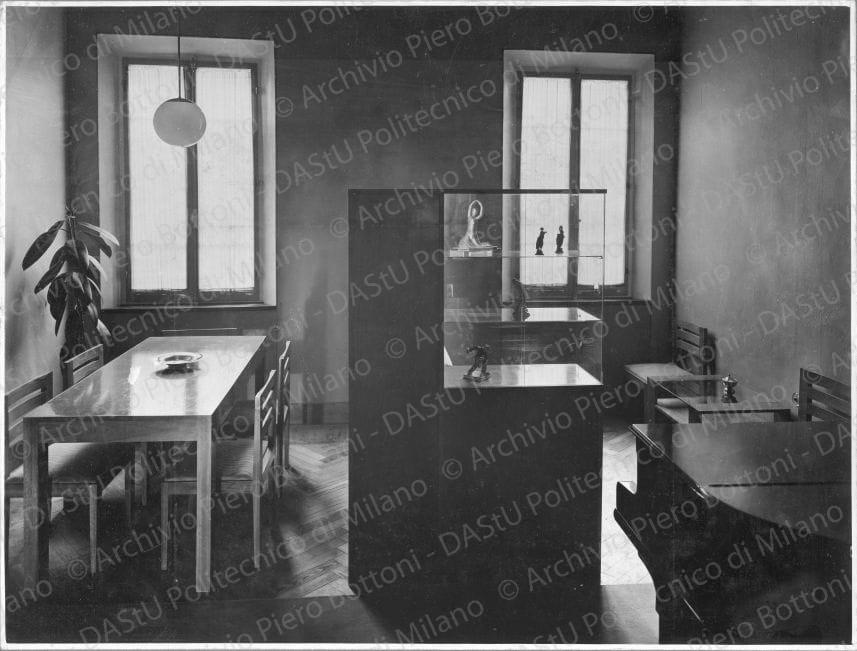 Positivo, bn, mm 290x222. Album nero n.6.