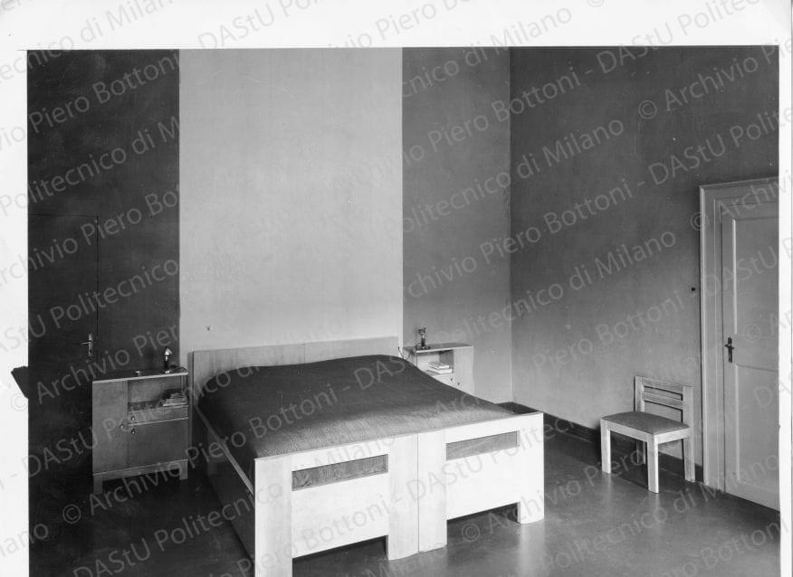 Veduta della camera da letto matrimoniale, positivo, bianco e nero, mm 240x297. 