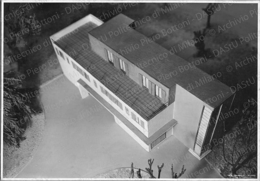 Positivo, bn, mm 164x232. Album nero n.8.