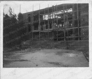 Positivo, bn, mm 37x41. Album nero n.8.