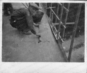 Positivo, bn, mm 37x41. Album nero n.8.