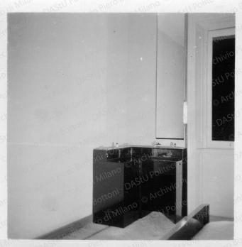 Veduta della camera da letto, positivo, bianco e nero, mm 60x60. 