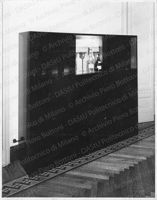 Positivo, bn, mm 217x172. Album nero n.10.