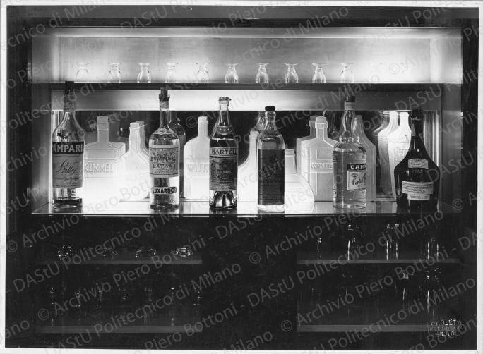 Positivo, bn, mm 170x232. Album nero n.10.