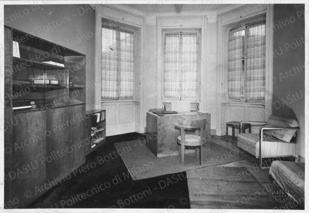 Positivo, bn, mm 148x212. Album nero n.10.