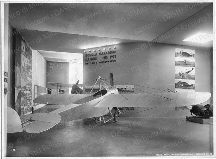 Positivo, bn, mm 176x236. Album nero n.11.