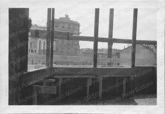 Positivo, bn, mm 63x91. Album nero n.11.