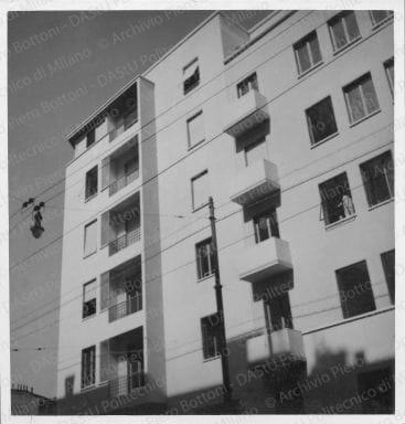 Positivo, bn, mm 130x125. Album nero n.11.
