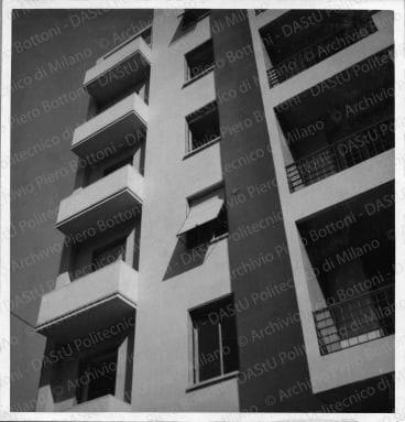 Positivo, bn, mm 130x125. Album nero n.11.