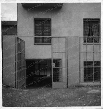 Positivo, bn, mm 130x125. Album nero n.11.