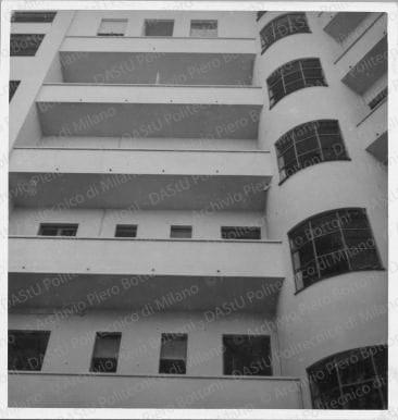 Positivo, bn, mm 130x125. Album nero n.11.