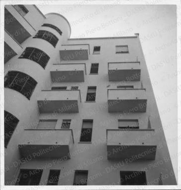 Positivo, bn, mm 130x125. Album nero n.11.