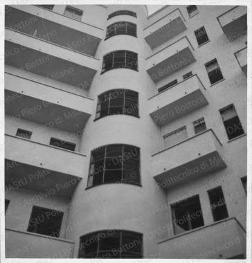 Positivo, bn, mm 130x125. Album nero n.11.