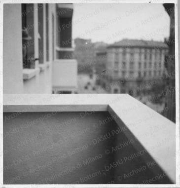 Positivo, bn, mm 130x125. Album nero n.11.