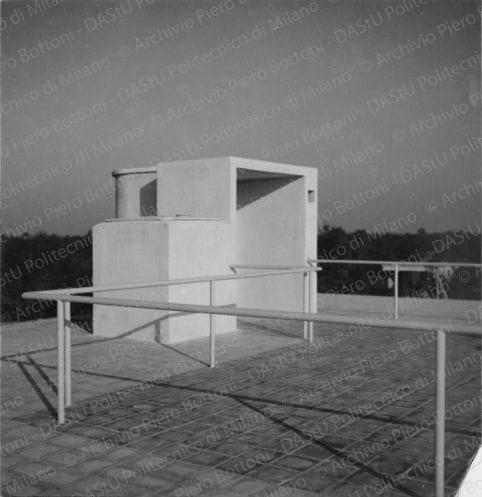 Veduta della terrazza sul tetto. Positivo, bianco e nero, 120x117 mm, album giallo n.1, pag.56.