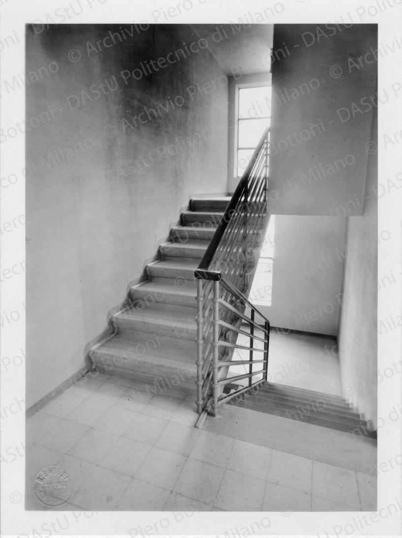Idem, in formato differente, positivo, bianco e nero, mm 185x138. 