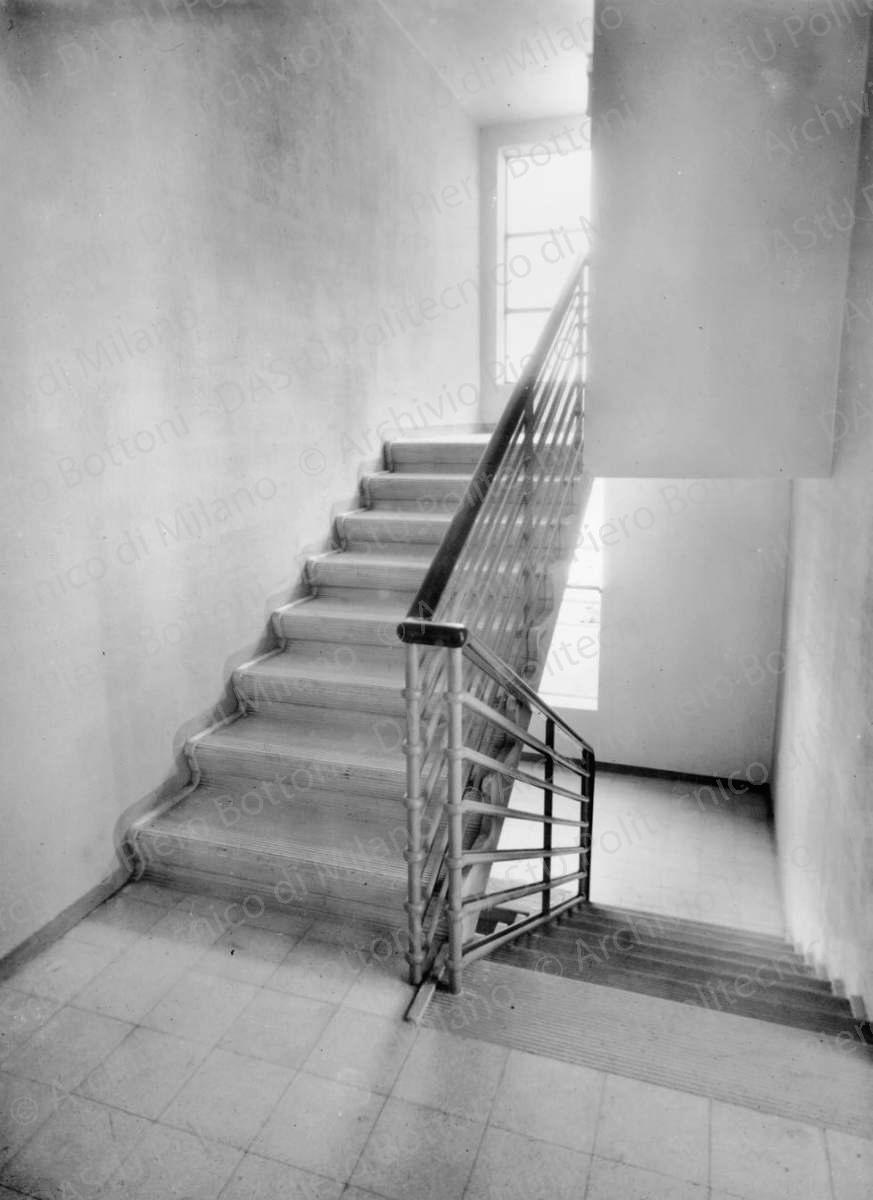 Idem, in formato differente, positivo, bianco e nero, mm 231x167. 
