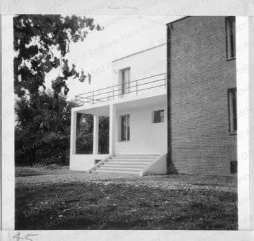 Veduta del prospetto est, positivo, bianco e nero, mm 60x60. Fotografia in album.