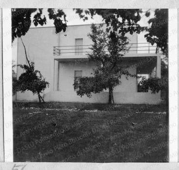Veduta del prospetto ovest, positivo, bianco e nero, mm 60x60. Fotografia in album.