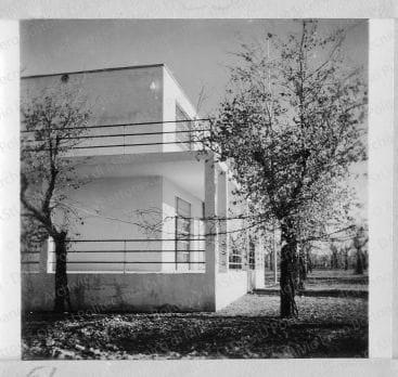 Veduta del prospetto sud-ovest, positivo, bianco e nero, mm 60x60. Fotografia in album.