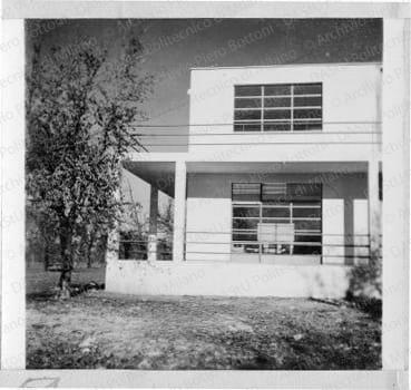 Veduta del prospetto sud, positivo, bianco e nero, mm 60x60. Fotografia in album.