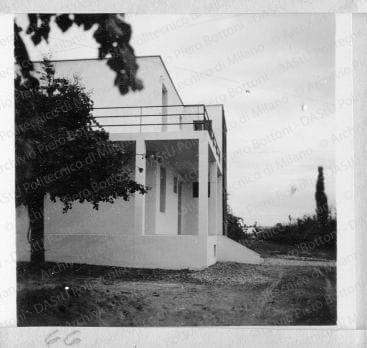 Veduta del prospetto nord-est, positivo, bianco e nero, mm 60x60. Fotografia in album.
