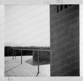 Veduta nord del terrazzo, positivo, bianco e nero, mm 60x60. Fotografia in album.