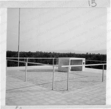 Veduta ovest del terrazzo, positivo, bianco e nero, mm 60x60. Fotografia in album.