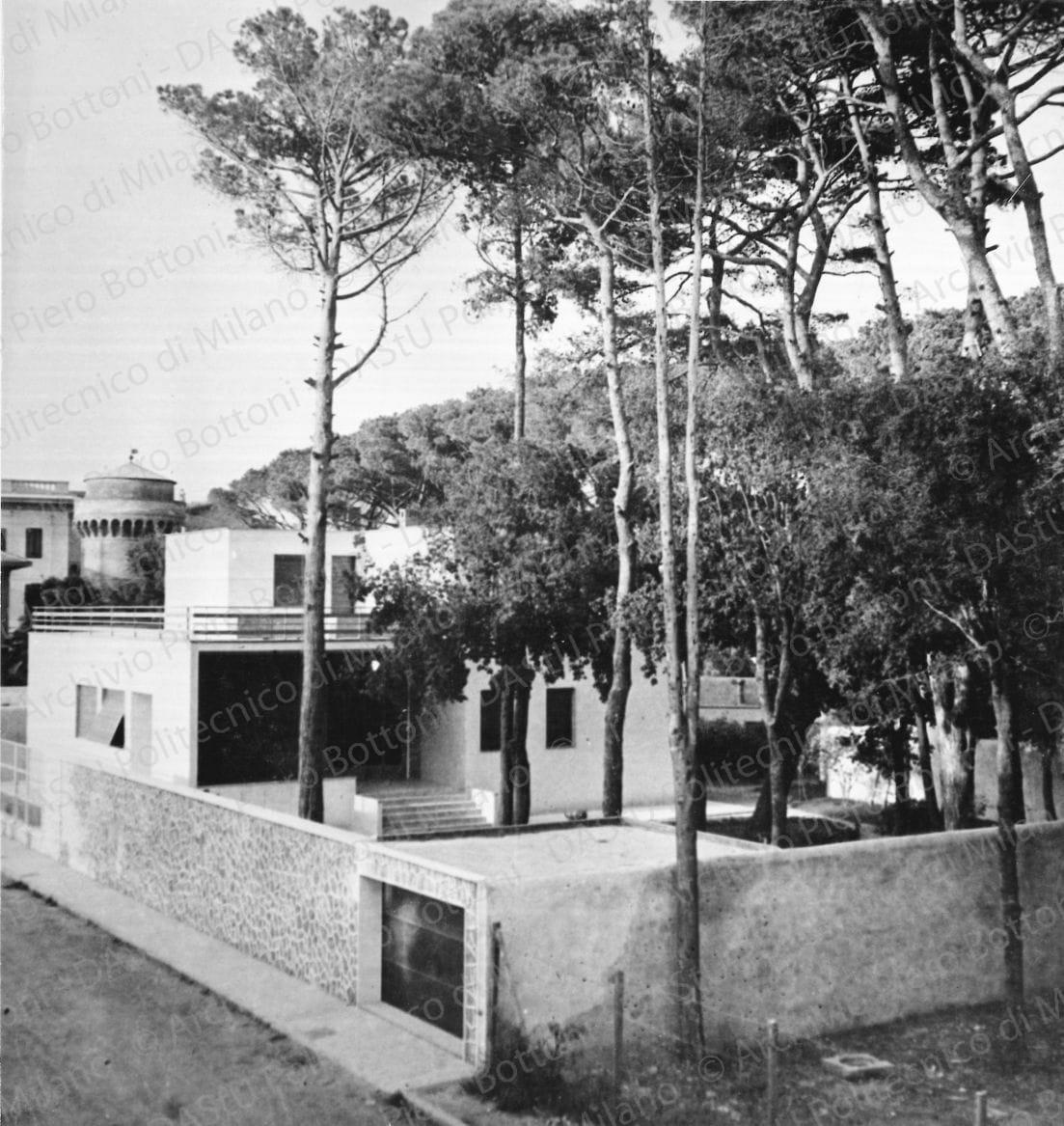 Veduta del giardino interno. Positivo, bianco e nero, 115x164 mm, album giallo n.1, pag.42.