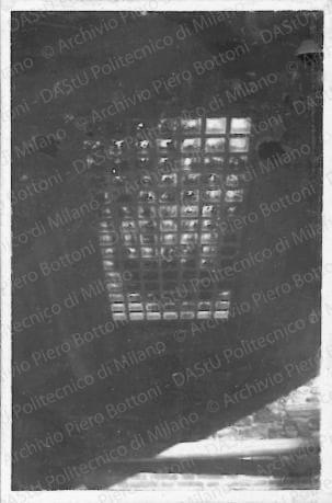 Positivo, bn, mm 45x66. Album nero n.12.