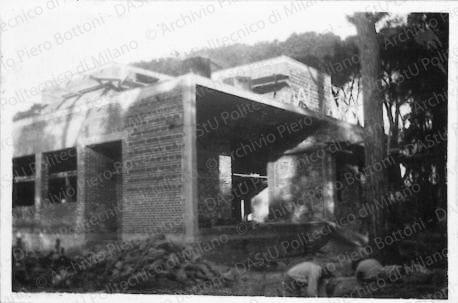 Positivo, bn, mm 45x66. Album nero n.12.