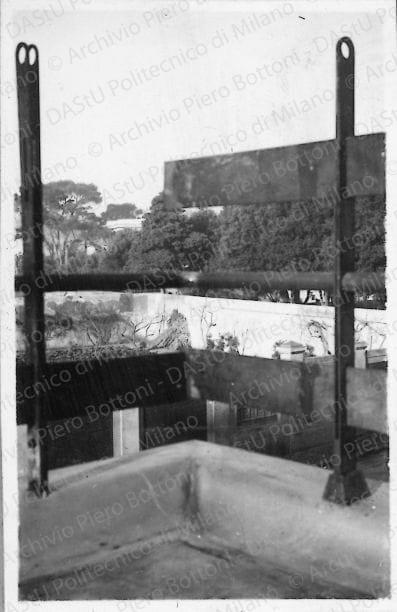 Positivo, bn, mm 66x45. Album nero n.12.