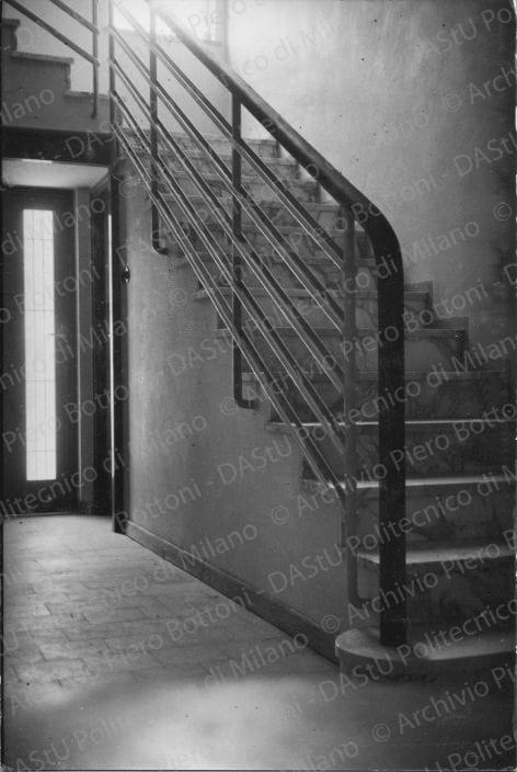 Positivo, bn, mm 157x215. Album nero n.12.