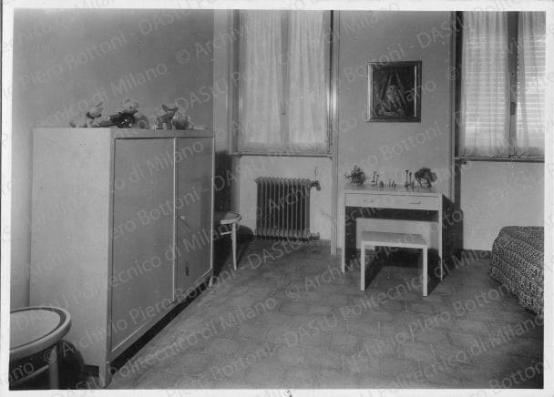 Positivo, bn, mm 157x215. Album nero n.12.