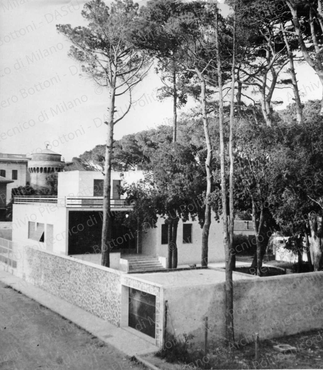Veduta del prospetto sud-ovest, positivo, bianco e nero, mm 235x267. 
