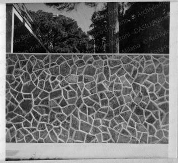 Veduta della recinzione ovest, positivo, bianco e nero, mm 60x60. Fotografia in album.
