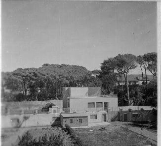 Veduta del prospetto nord-ovest, positivo, bianco e nero, mm 60x55. Fotografia in album..