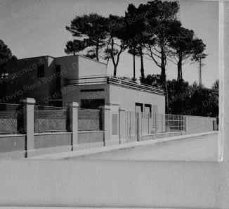 Veduta del prospetto nord-ovest, positivo, bianco e nero, mm 41x60. Fotografia in album.
