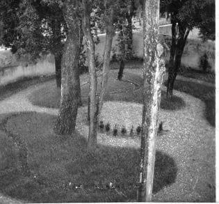 Veduta nord-ovest del giardino, positivo, bianco e nero, mm 60x60. Fotografia in album.