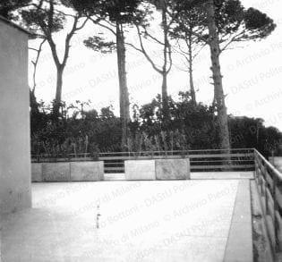 Veduta nord-ovest del terrazzo, positivo, bianco e nero, mm 60x60. Fotografia in album.