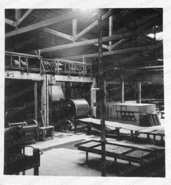 Veduta dell'officina, positivo, bianco e nero, mm 65x60. 